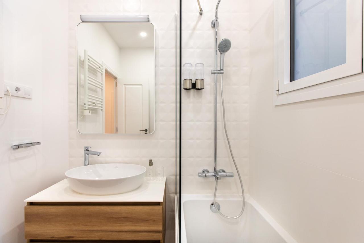Majestic 4Br/4Bath Apartment In Sagrada Familia Area บาร์เซโลนา ภายนอก รูปภาพ