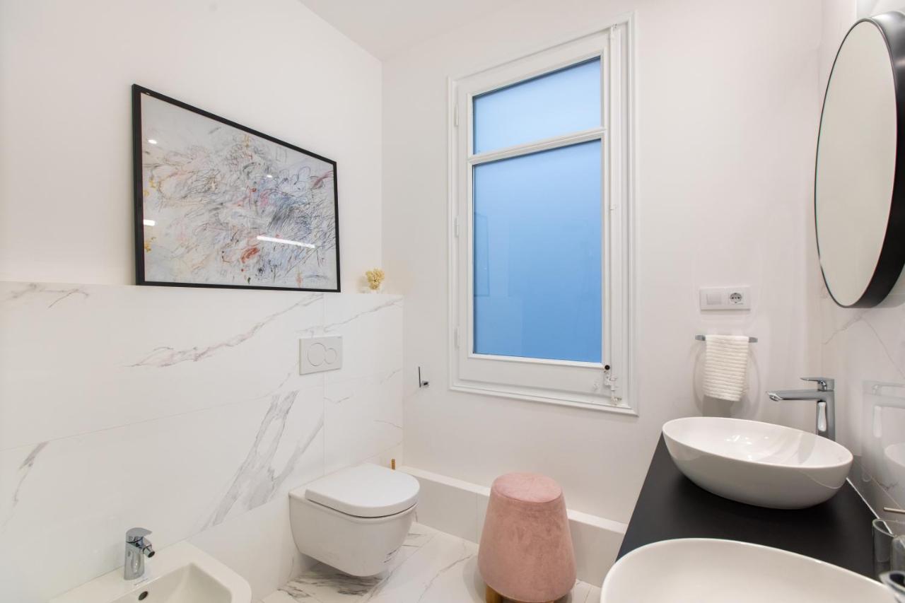 Majestic 4Br/4Bath Apartment In Sagrada Familia Area บาร์เซโลนา ภายนอก รูปภาพ