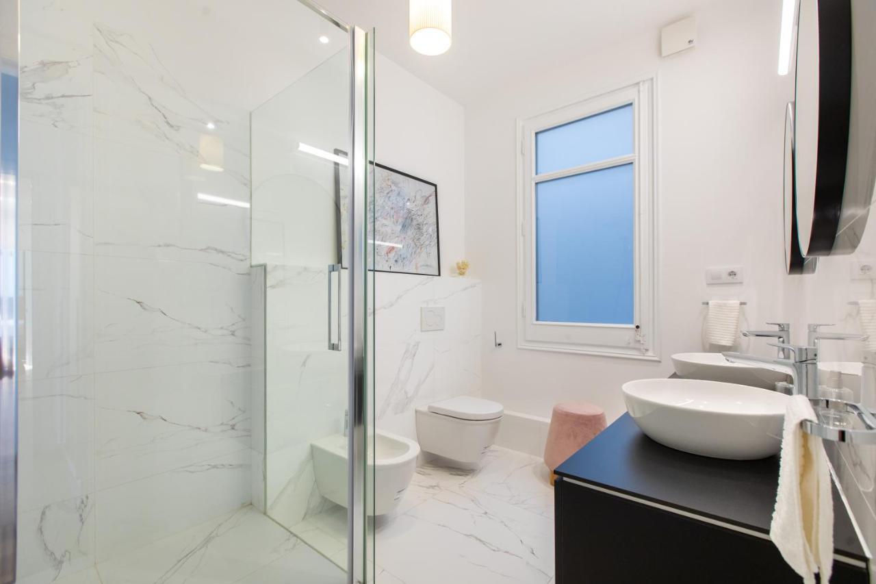 Majestic 4Br/4Bath Apartment In Sagrada Familia Area บาร์เซโลนา ภายนอก รูปภาพ