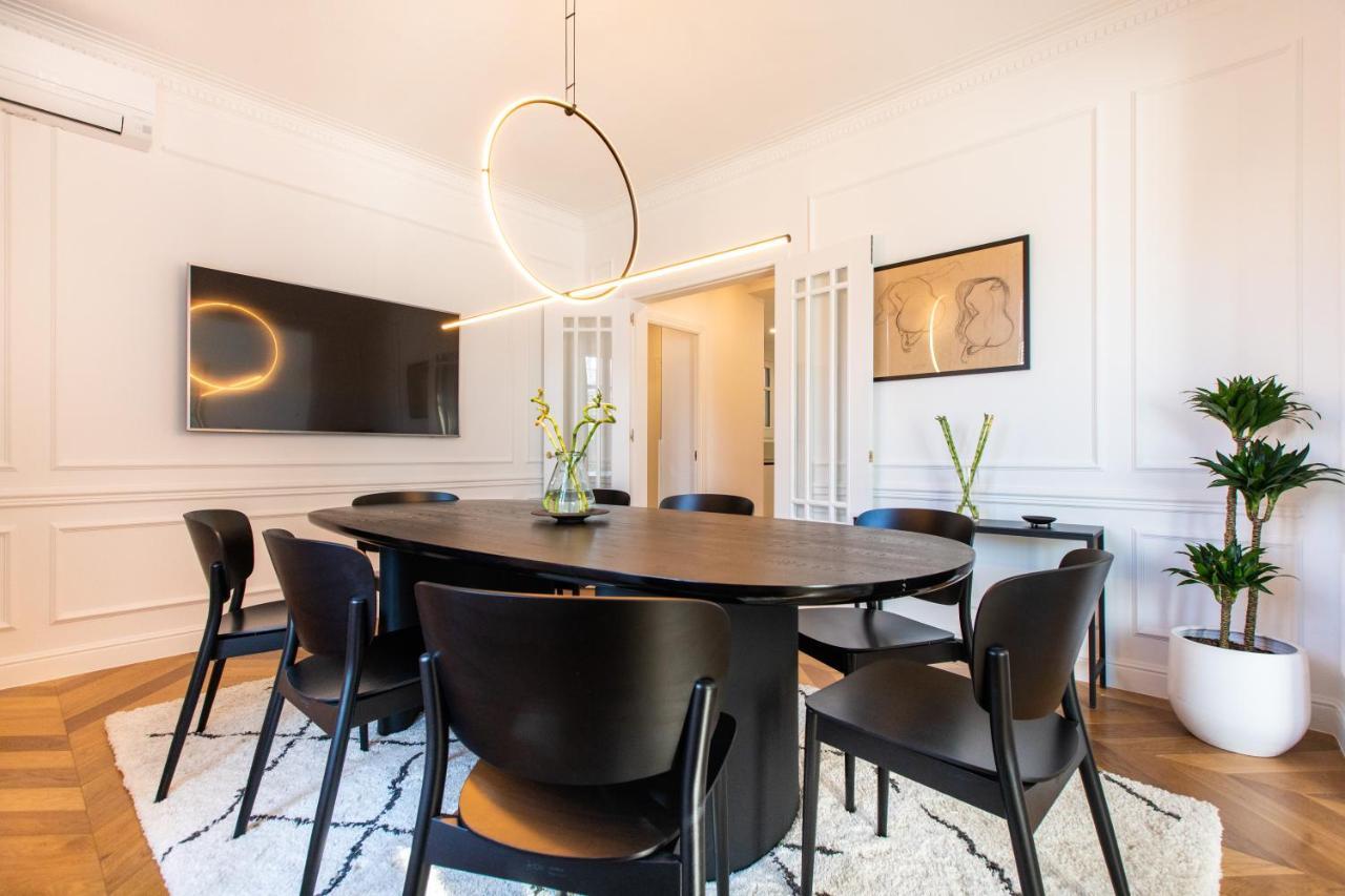 Majestic 4Br/4Bath Apartment In Sagrada Familia Area บาร์เซโลนา ภายนอก รูปภาพ